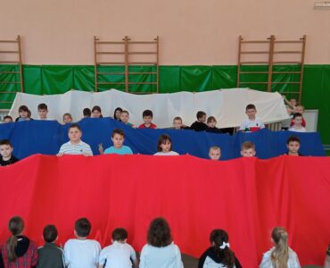 3 е